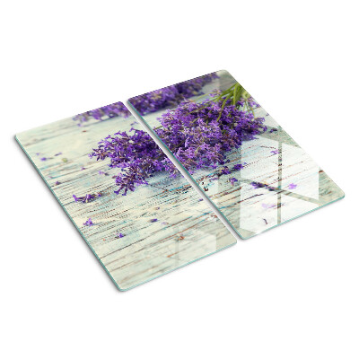 Glasschneidebrett Lavendel auf einem hölzernen Hintergrund
