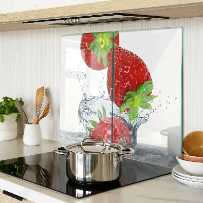 Schneidebrett glas Erdbeeren im Wasser