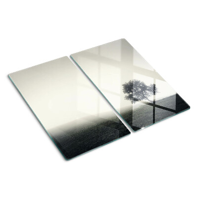 Schneidebrett glas Ein Baum in einer nebligen Landschaft