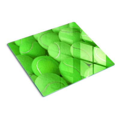 Schneidebrett glas Tennisbälle auf grünem Hintergrund