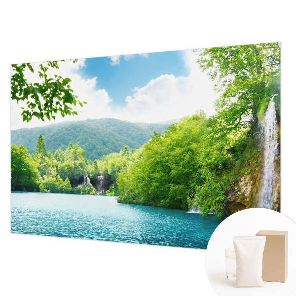 Vlies-Fototapete fürs Kinderzimmer mit einem Motiv eines natürlichen Wasserfalls