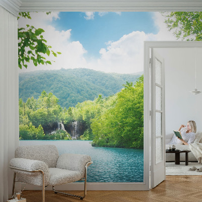 Vlies-Fototapete fürs Kinderzimmer mit einem Motiv eines natürlichen Wasserfalls