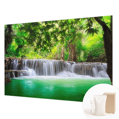 Motivtapete aus Vlies mit Wald- und Wasserfallmotiv