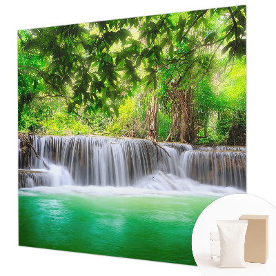 Motivtapete aus Vlies mit Wald- und Wasserfallmotiv