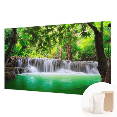 Motivtapete aus Vlies mit Wald- und Wasserfallmotiv