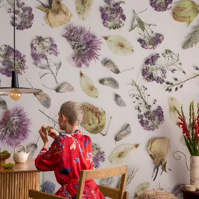 Vliestapete fürs Schlafzimmer mit getrocknetem Blumenmuster