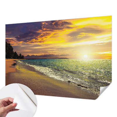 Selbstklebende Fototapete fürs Wohnzimmer mit Motiv eines Strandes bei Sonnenuntergang