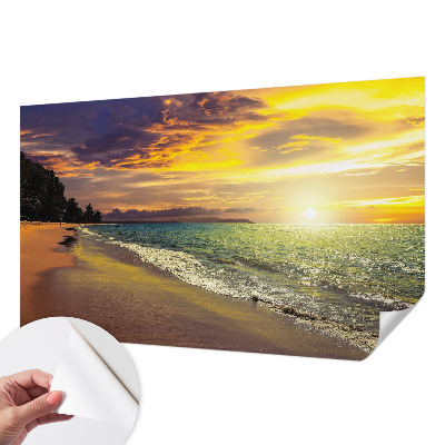 Selbstklebende Fototapete fürs Wohnzimmer mit Motiv eines Strandes bei Sonnenuntergang