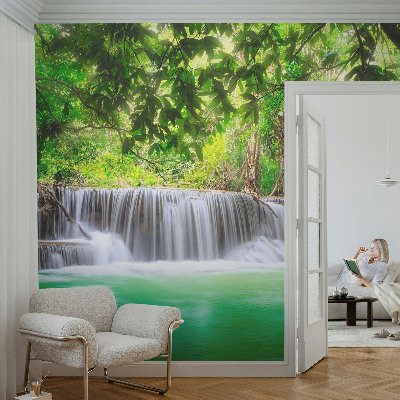 Fototapete in 3D-Optik mit Motiv eines Waldwasserfalls