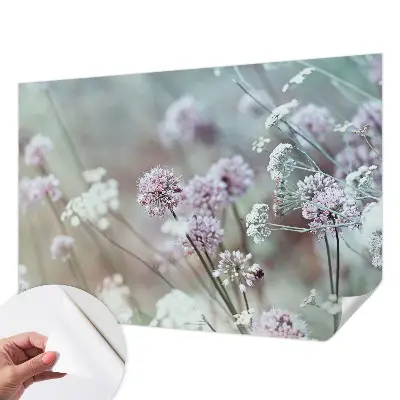 Selbstklebende Fototapete fürs Wohnzimmer mit Motiv aus Wildblumen