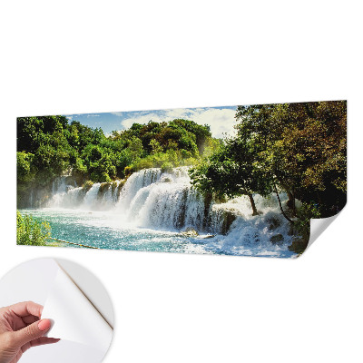Selbstklebende Fototapete fürs Schlafzimmer mit einem atemberaubenden Wasserfallmotiv