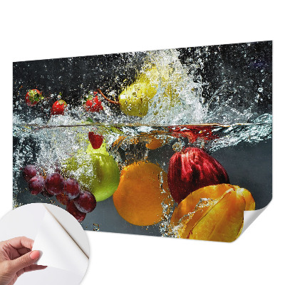 Selbstklebende Fototapete mit einem Motiv von Früchten im Wasser