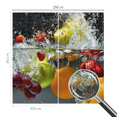 Selbstklebende Fototapete mit einem Motiv von Früchten im Wasser