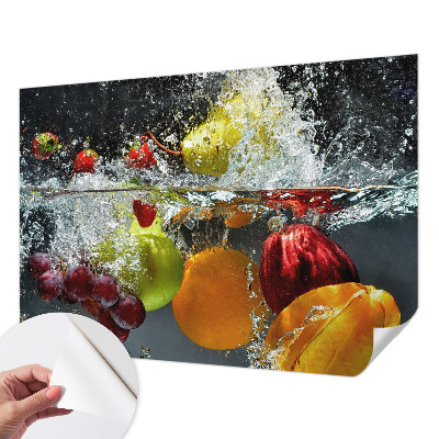 Selbstklebende Fototapete mit einem Motiv von Früchten im Wasser