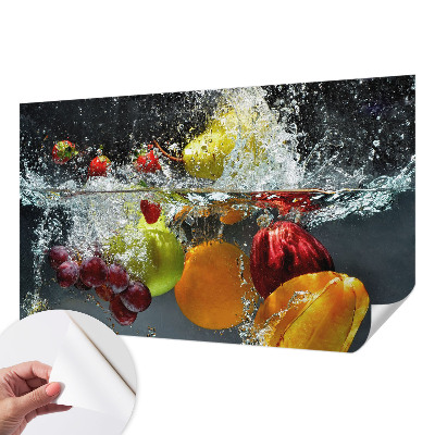 Selbstklebende Fototapete mit einem Motiv von Früchten im Wasser