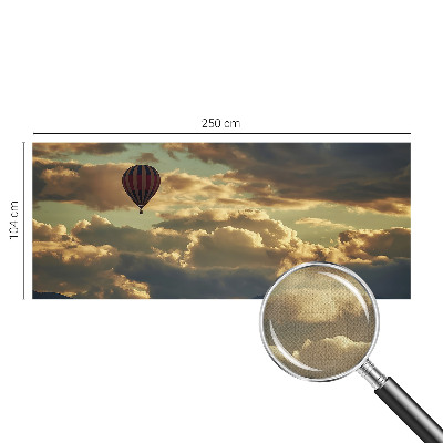 Motivtapete fürs Wohnzimmer mit einem Motiv aus Ballons zwischen den Wolken