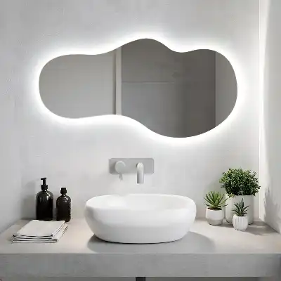 Organischer Spiegel mit Beleuchtung für die Wand im modernen Design
