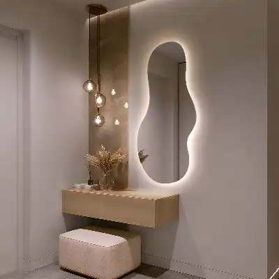 Organischer Spiegel mit Beleuchtung für die Wand im modernen Design