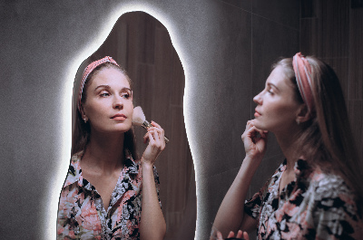 Unregelmäßig geformter Spiegel modern mit LED-Beleuchtung