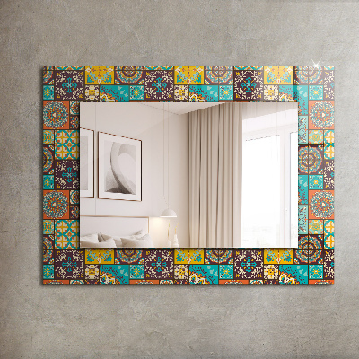 Spiegel mit ornamenten Spiegel mit ornamenten Farbige Mosaikfliese