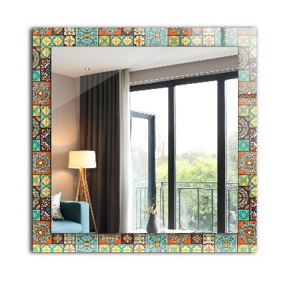 Spiegel mit ornamenten Spiegel mit ornamenten Farbige Mosaikfliese