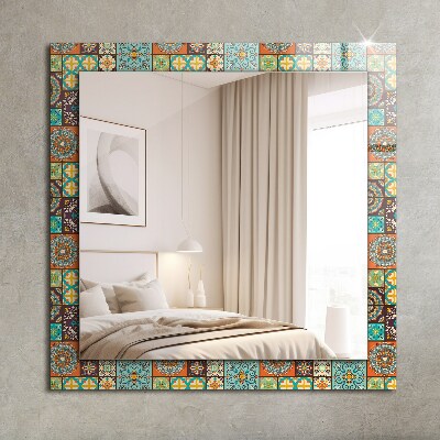 Spiegel mit ornamenten Spiegel mit ornamenten Farbige Mosaikfliese