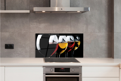 Küchenrückwand spritzschutz Gläser schwarzen hintergrund