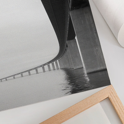 Poster Die grobe Konstruktion der Brücke über das Wasser