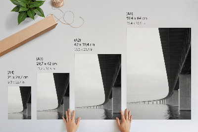Poster Die grobe Konstruktion der Brücke über das Wasser