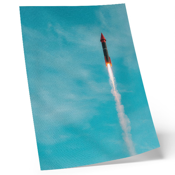 Poster Eine Rakete, die in den blauen Himmel aufsteigt
