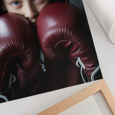 Wandposter Kind in bordeauxrotem Sweatshirt, Boxershorts und Handschuhen, Minimalismus