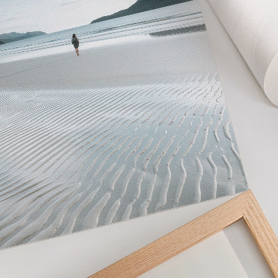 Wandposter Ein Strand am Morgen mit Wellen und feinem Sand
