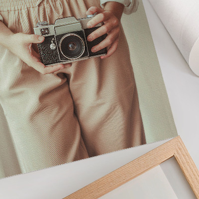 Wandposter Person Retro-Kamera heller Stoff Eleganz
