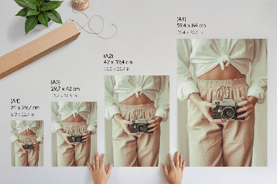 Wandposter Person Retro-Kamera heller Stoff Eleganz