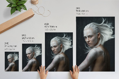 Poster Dunkler Hintergrund, Fokus auf zartes weißes Haar