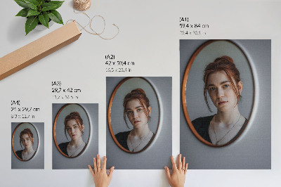 Wandposter Frau im Spiegel, warme Farben, Ausdruck von Frieden