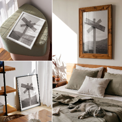Poster Holzschild mit Berglandschaft im Hintergrund in Schwarzweiß