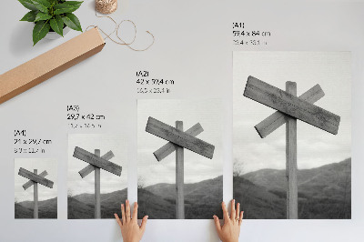 Poster Holzschild mit Berglandschaft im Hintergrund in Schwarzweiß