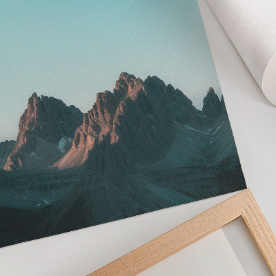 Wandposter Beeindruckende Berge unter strahlend blauem Himmel
