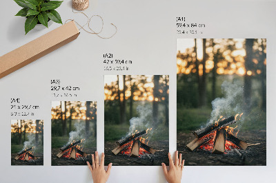 Poster Ein Lagerfeuer vor der Kulisse von Wald und Rauch
