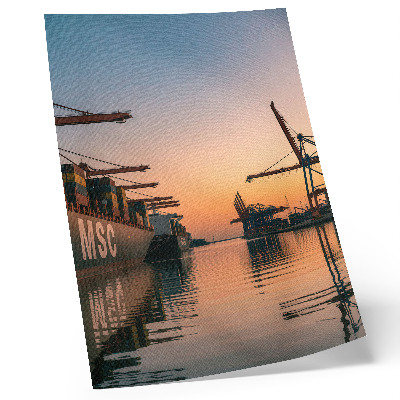 Poster Hafenlandschaft mit Containerschiffen und Kränen