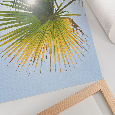 Wandposter Palmenblätter vor blauem Hintergrund Sonnenlicht