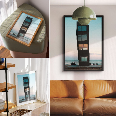 Poster Ein moderner schwarzer Turm über einem blauen Meer