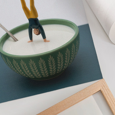 Poster Figur in einer Schüssel mit Milch und grünen Blättern