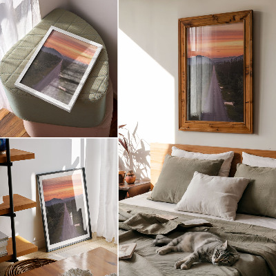 Kunstdruck leinwand Eine gerade Straße durch den Wald in einem pastellfarbenen Sonnenuntergang
