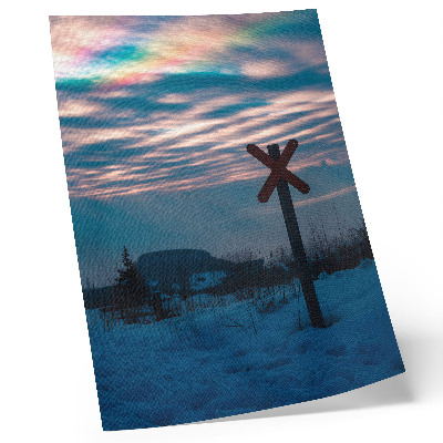 Kunstdruck leinwand Atmosphärische Winterlandschaft, bunte Wolken, einsames Schild