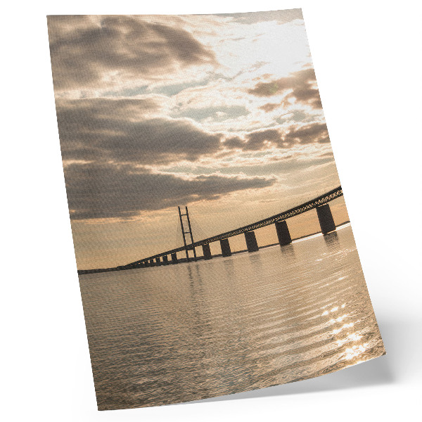 Kunstdruck leinwand Eine Brücke über das Wasser im Licht der untergehenden Sonne