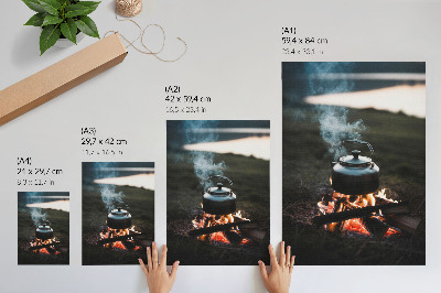 Poster Ein Kessel über einem Feuer im Wald am See