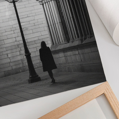 Wandposter Schwarz-weiße Architektur mit einer Laterne bei Nacht