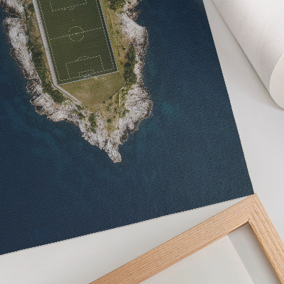 Poster Ein Pitch auf einer Insel, umgeben von einem türkisfarbenen Meer